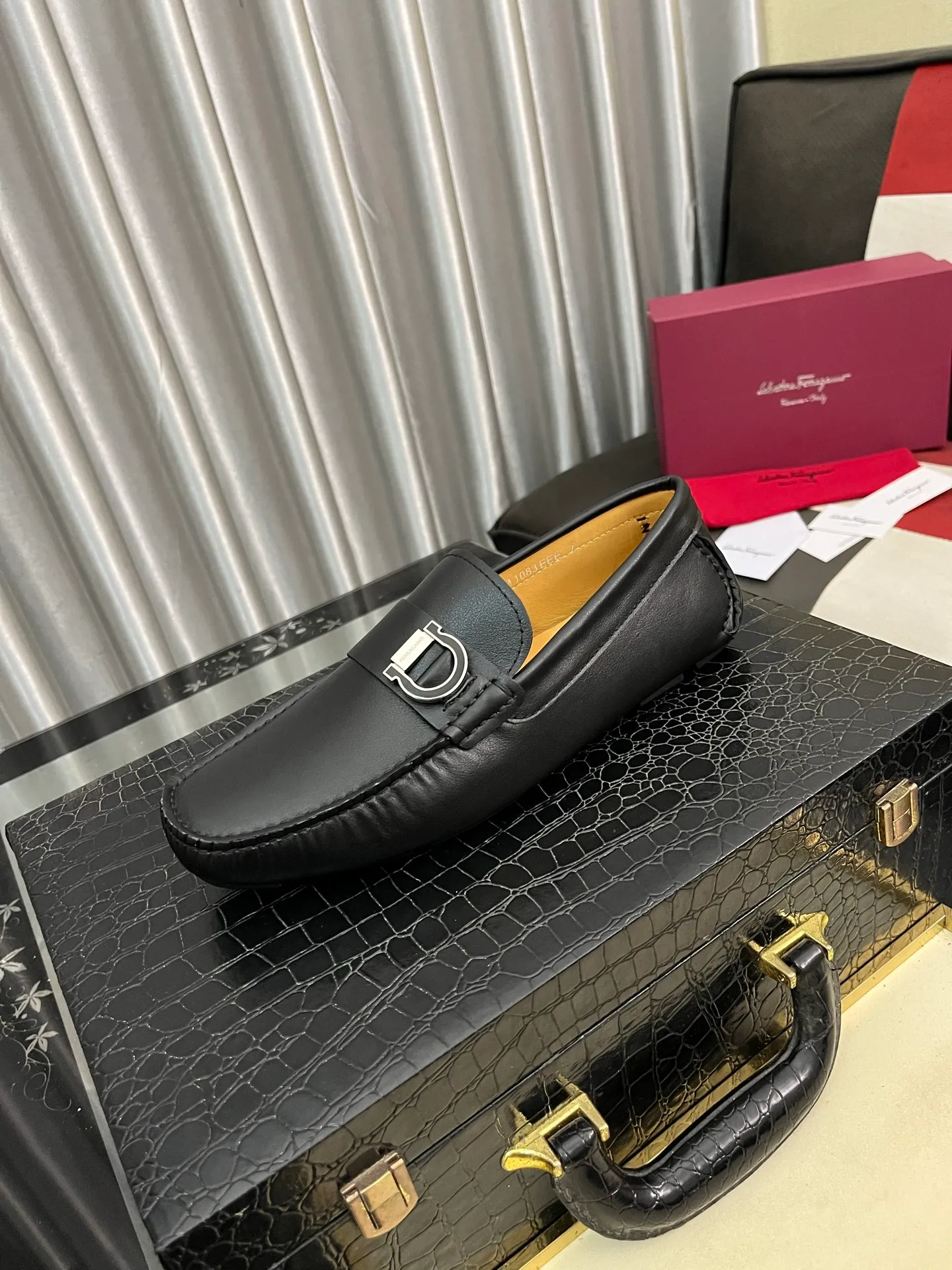 Men's shoes 💰560⌚️⌚️ Ferragamo [Ferragamo] new high-end quality framed shoes. The style is luxurious and elegant, with equal emphasis on practicality and style. We pay special attention to quality and details. The shoe last leather, workmanship and comfort are not inferior! Material: Imported first-layer soft cowhide leather upper ➕Genuine leather lining, code number: 38-446️⃣colors available